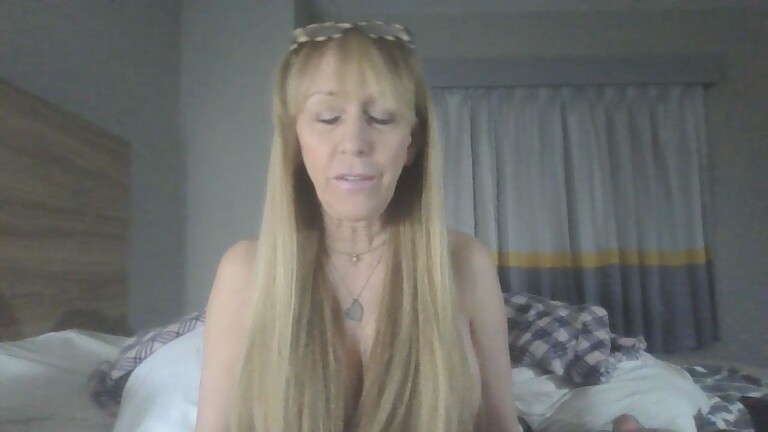 MeganFoxxx's Streamate show and profile