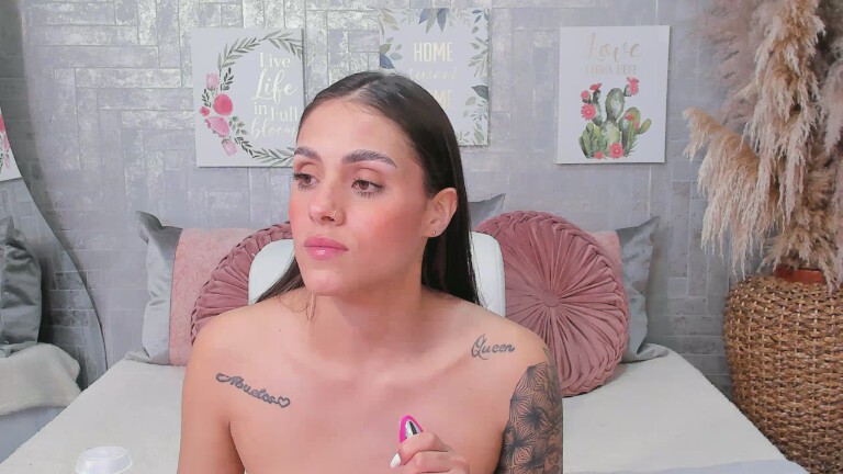 SaraBacker's Streamate show and profile