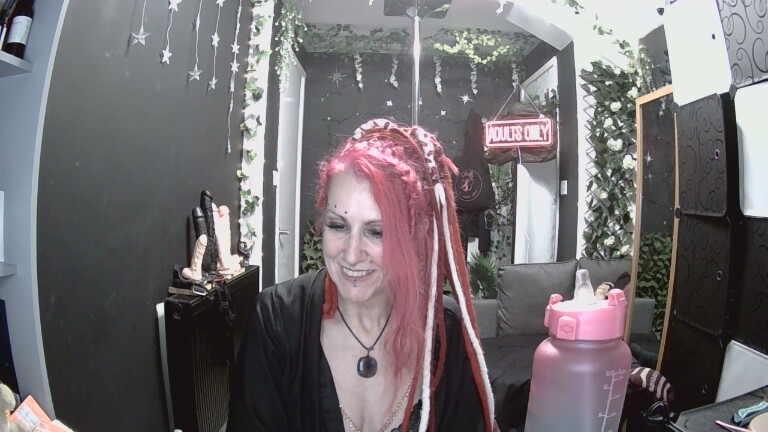 SkySparks's Streamate show and profile