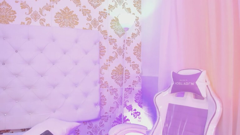 EMA_LAMBERT's Streamate show and profile