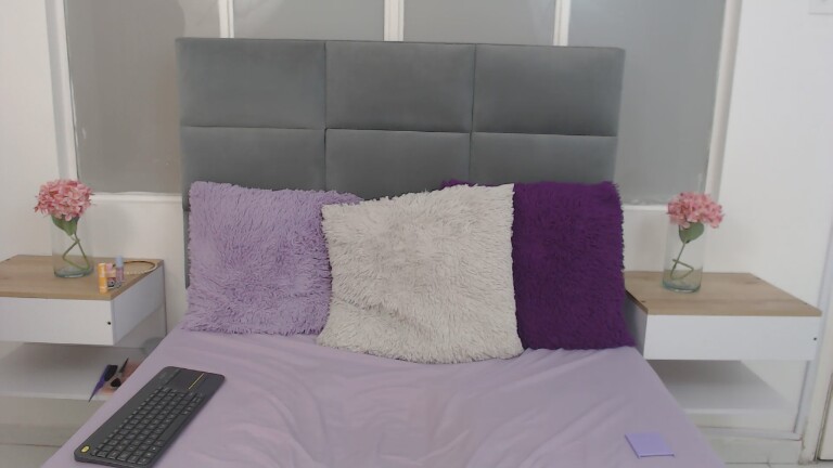 EllieBella's Streamate show and profile