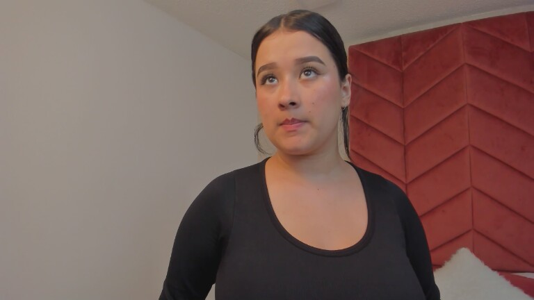 EmiRoseth's Streamate show and profile