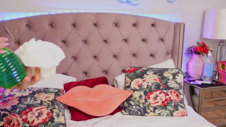 JenniferLovve's Streamate show and profile