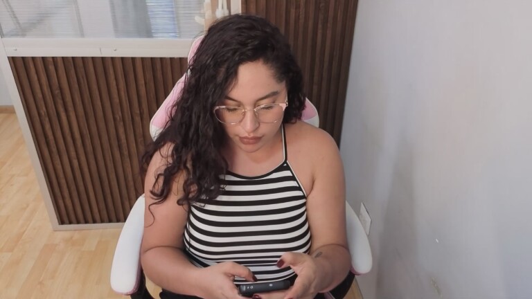 SharaThomas's Streamate show and profile