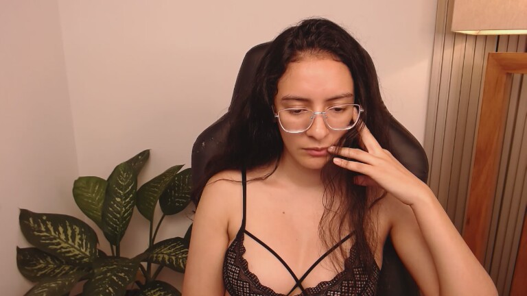 MIAPORTMANN's Streamate show and profile