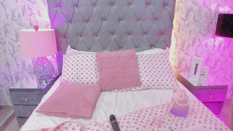 MaddyeWaves's Streamate show and profile