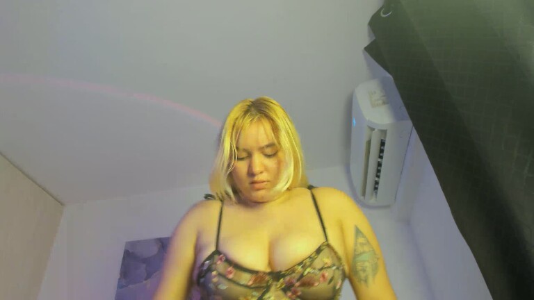 SkyLumen's Streamate show and profile