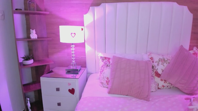 MaddieWaves's Streamate show and profile