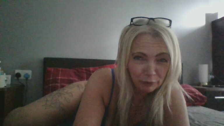 Elly49's Streamate show and profile