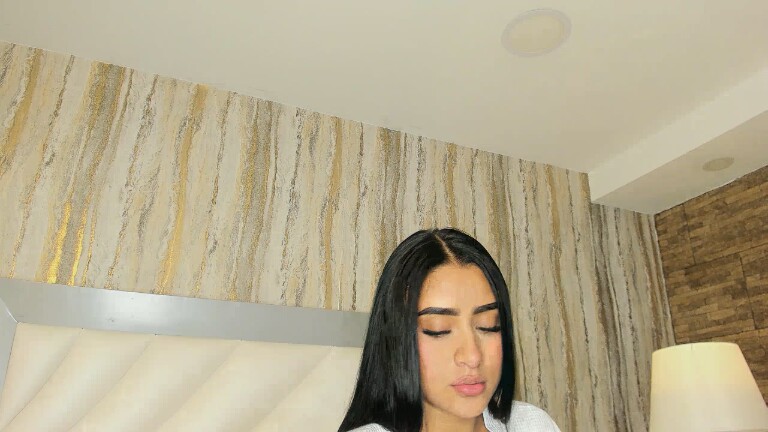 Sara_Hanniston's Streamate show and profile