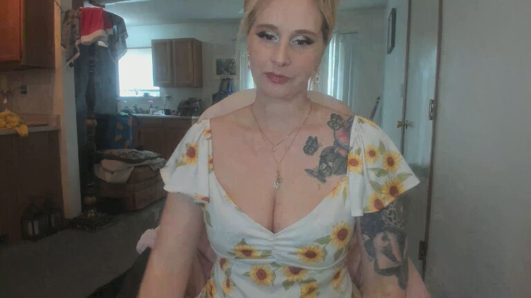 Hottyhousewife18's Streamate show and profile