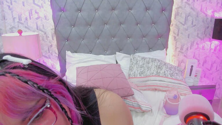 MaddyeWaves's Streamate show and profile