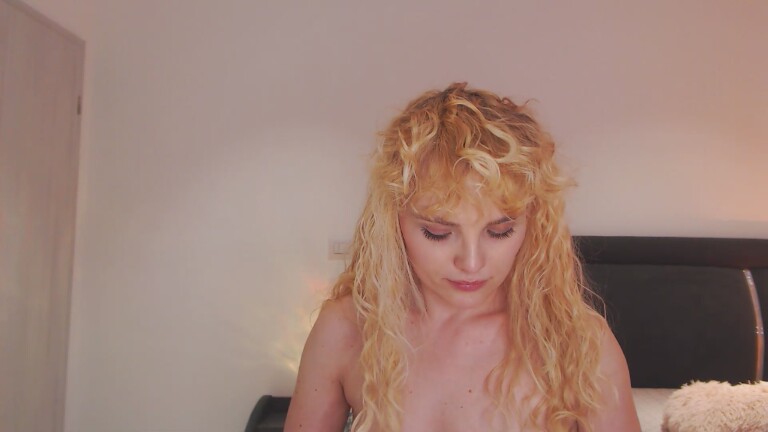 EVYE's Streamate show and profile