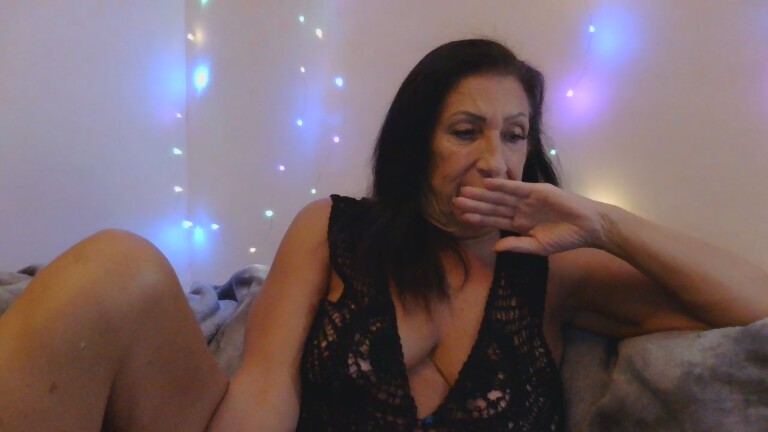 MilfMysti's Streamate show and profile