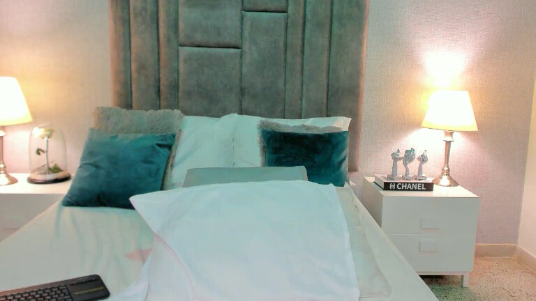 ZairaAbad's Streamate show and profile