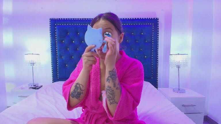 Crystalxx69's Streamate show and profile