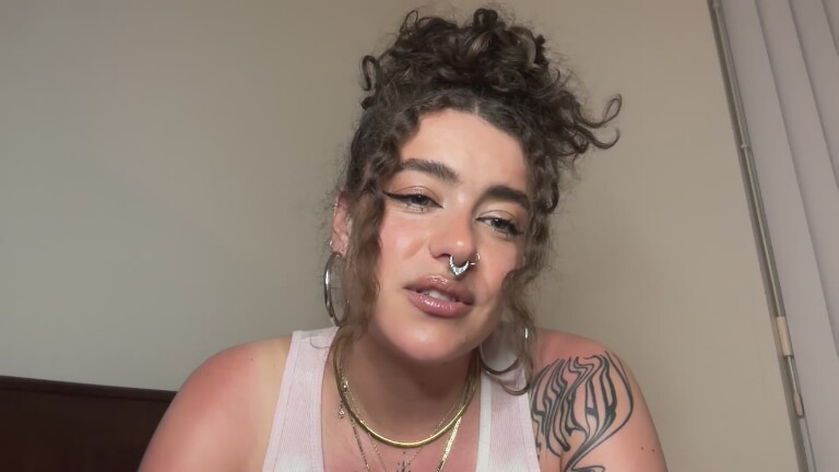 Velvette_Peach's Streamate show and profile