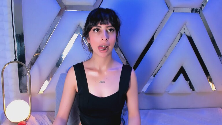 AriaPure's Streamate show and profile