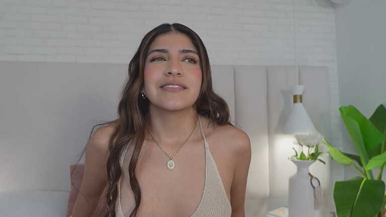 VictoriaJoliegb's Streamate show and profile