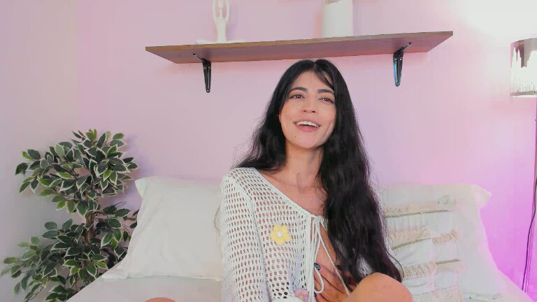 SaraFernandez's Streamate show and profile