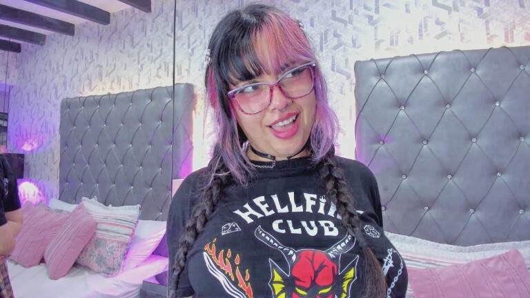 MaddieWaves's Streamate show and profile