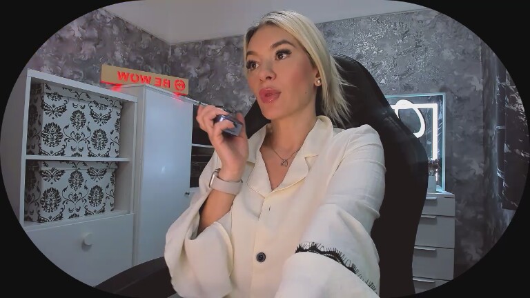 BE_WOW's Streamate show and profile