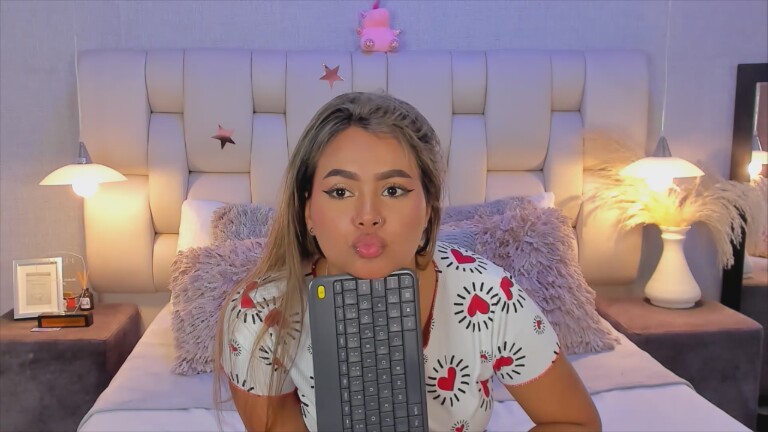 EmmaPrinncess's Streamate show and profile