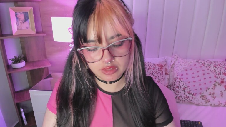 MaddieWaves's Streamate show and profile