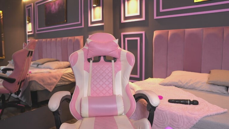 ZaraMiiuw's Streamate show and profile