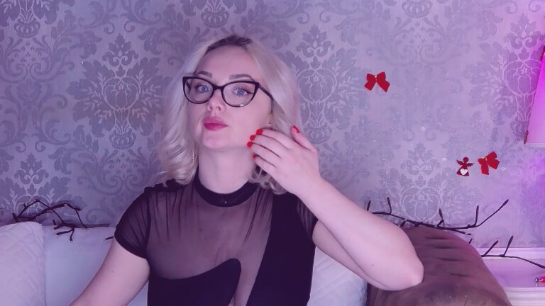 EllianaReese's Streamate show and profile