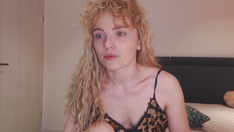 EVYE's Streamate show and profile