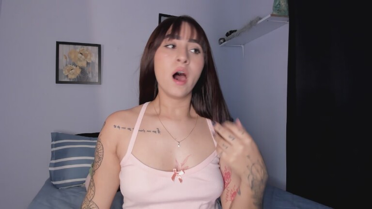 RoseHoldenn's Streamate show and profile