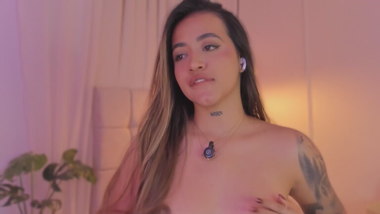 Crystal_W's Streamate show and profile