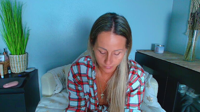 MayaMerciXoxo's Streamate show and profile