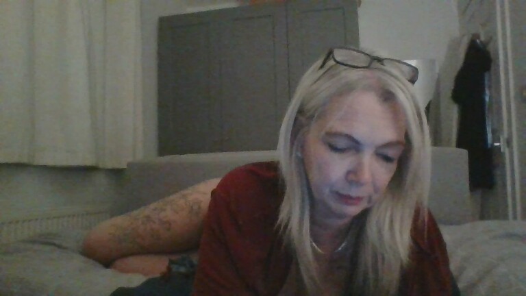 Elly49's Streamate show and profile