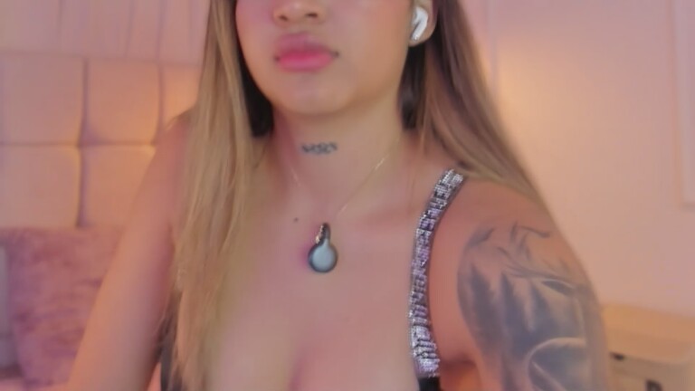 Crystal_W's Streamate show and profile