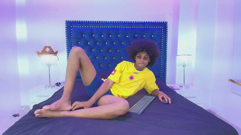 Crystalxx69's Streamate show and profile