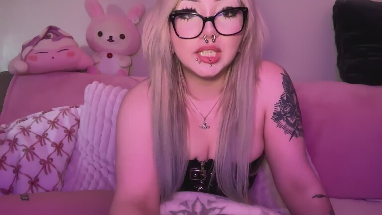 nymphokitty's Streamate show and profile