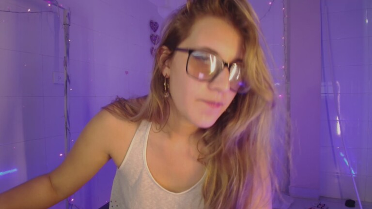 Giapaiige18's Streamate show and profile