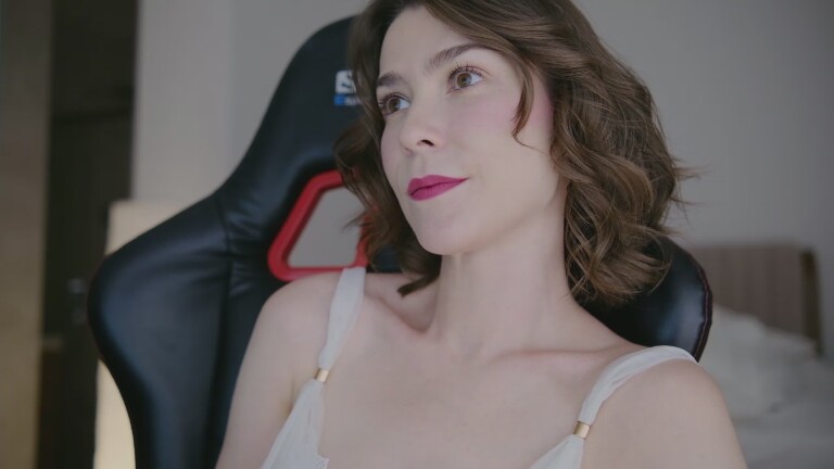 HelloAlice's Streamate show and profile