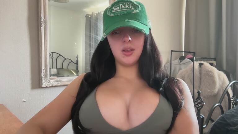 SweetScarletteUK's Streamate show and profile