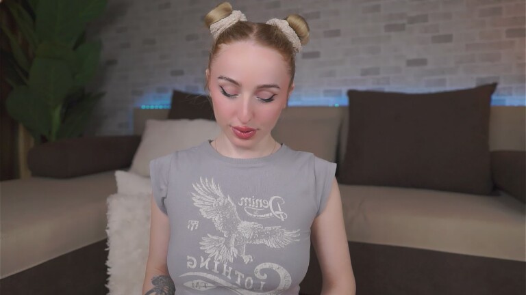 BabyyyLuna's Streamate show and profile