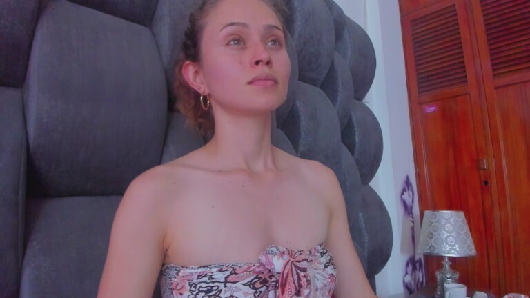 Sophiamiller18's Streamate show and profile