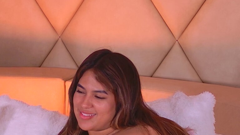 AlejaSantana's Streamate show and profile