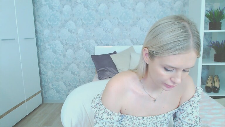 Lindy18's Streamate show and profile