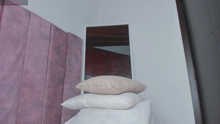 Anniitaa's Streamate show and profile