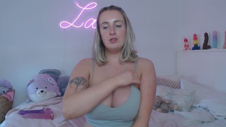 LuckyLana's Streamate show and profile
